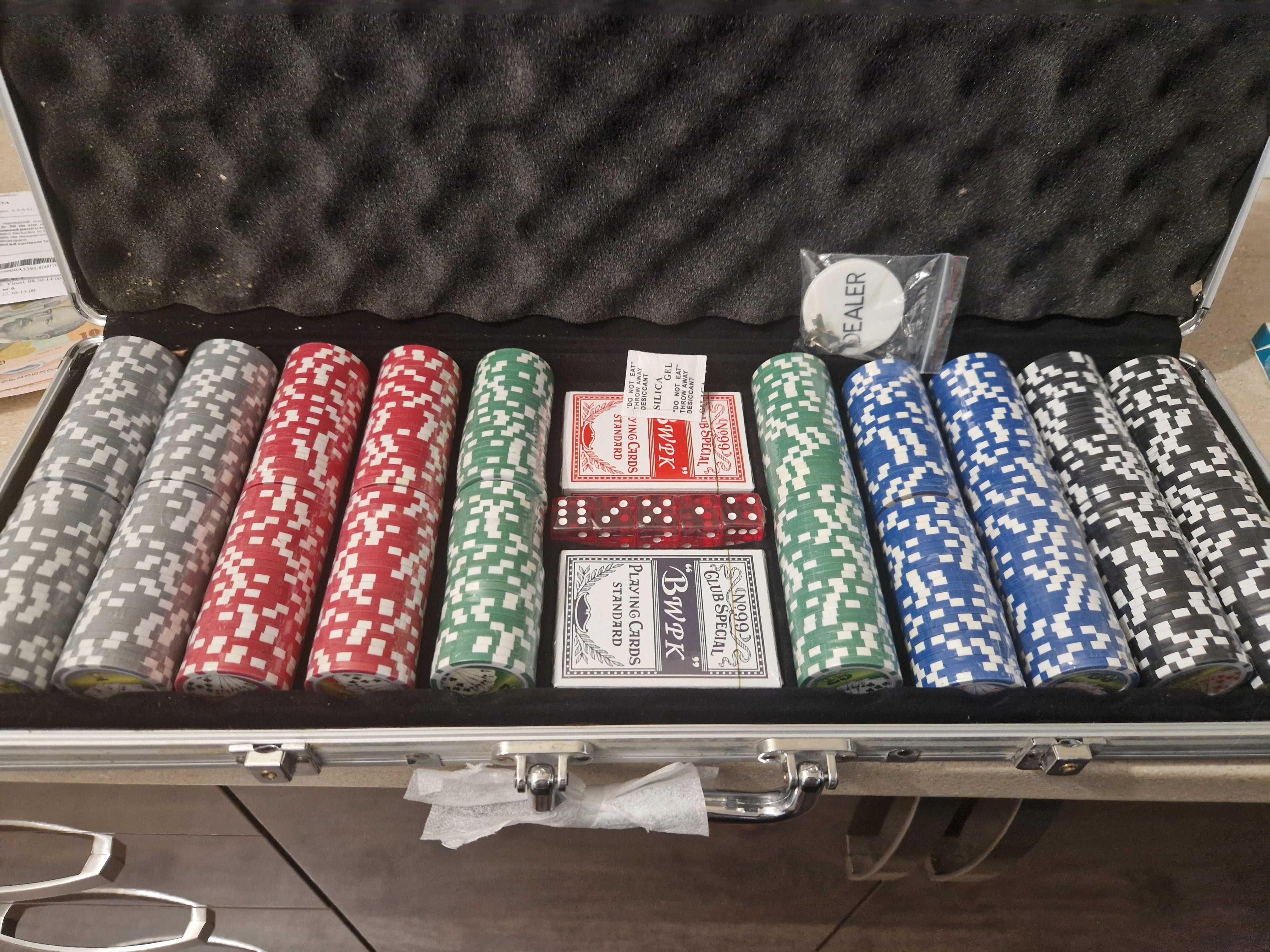 Vand valiza de poker