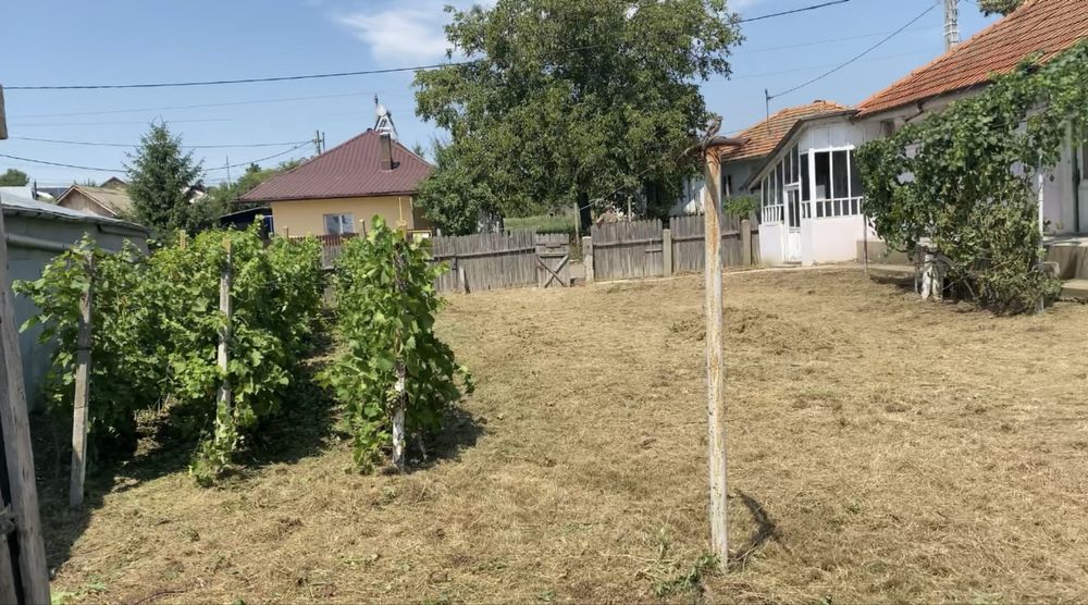 Casa + teren 860 mp HUSI