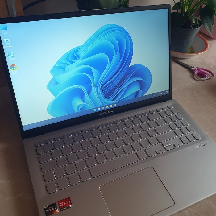 Asus VivoBook X512D, Ryzen 3 3250u 12 gb ddr4