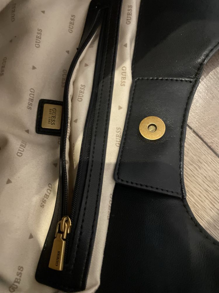 Дамска чанта Guess