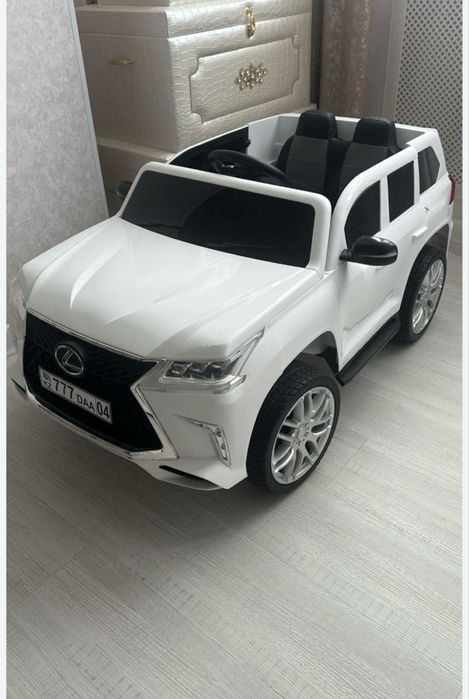 Продам игрушучную машину