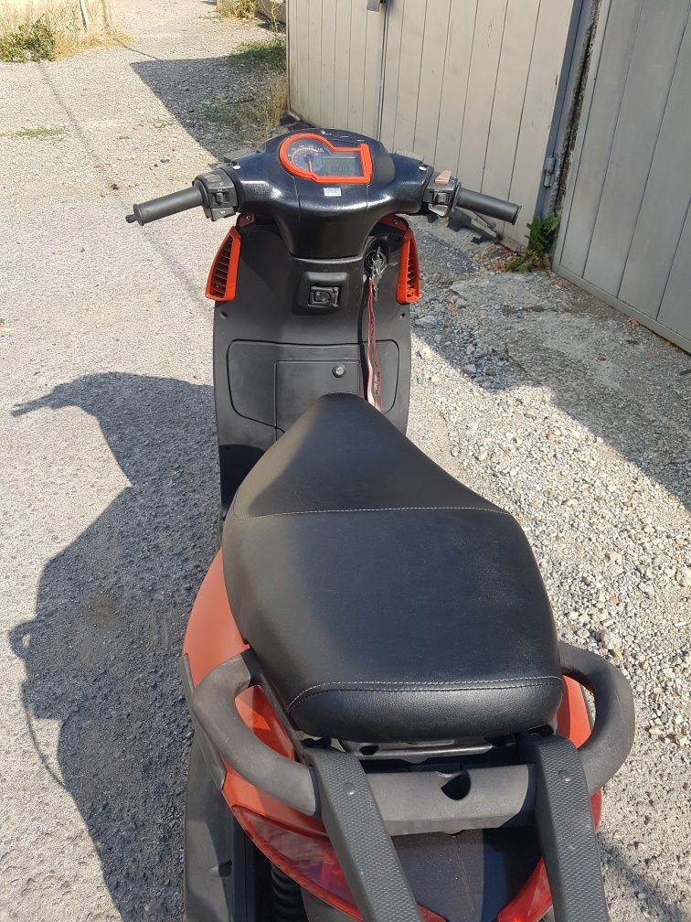 Скутер Aprilia 125cc