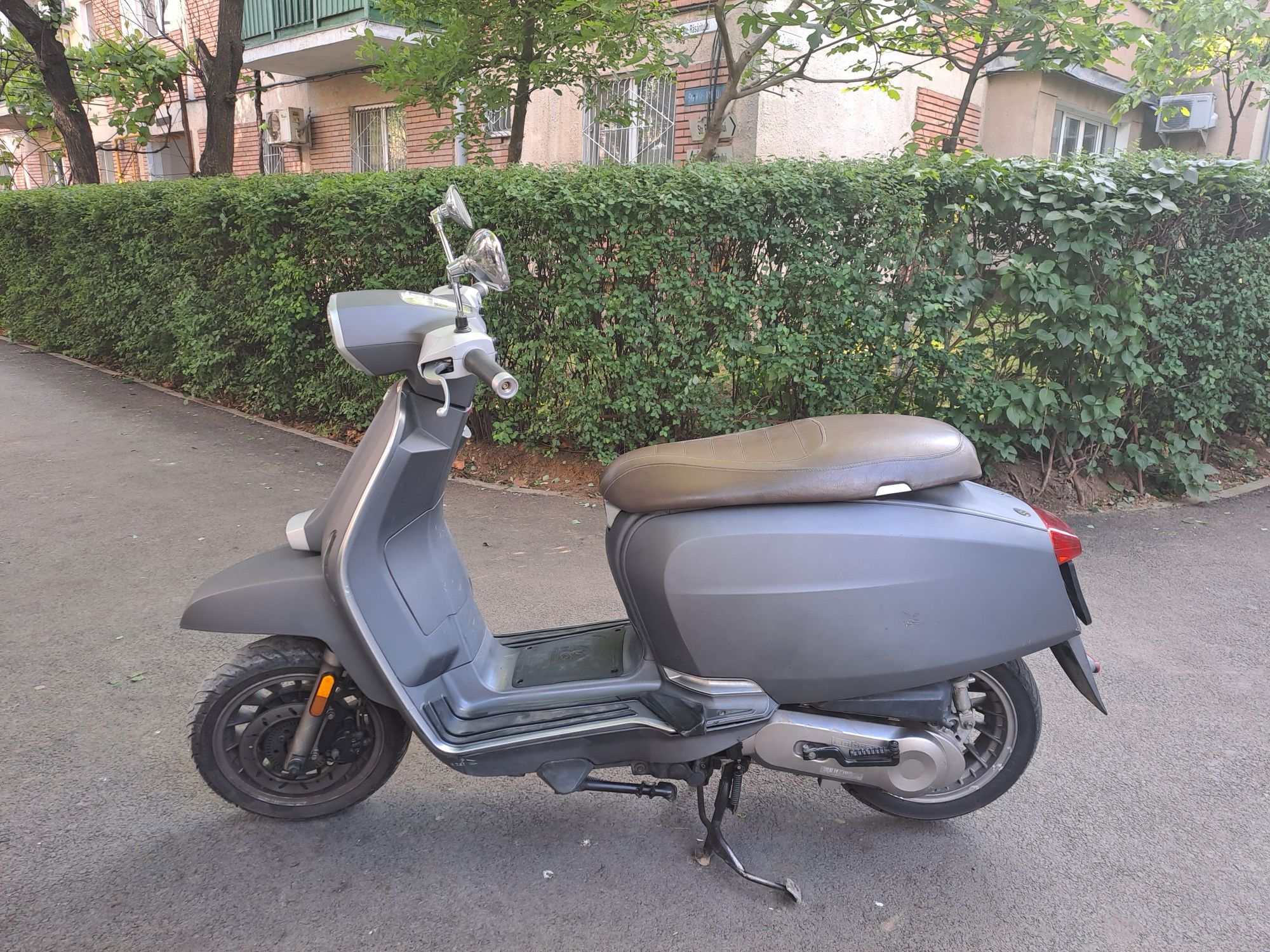 Scuter Lambretta, Vespa