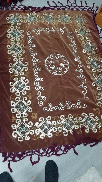 fața de masa si draperii din catifea cu paiete