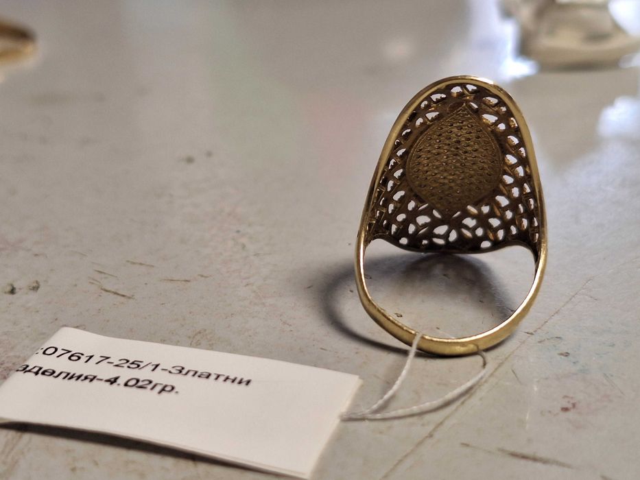 Златен пръстен 4,02гр.14к