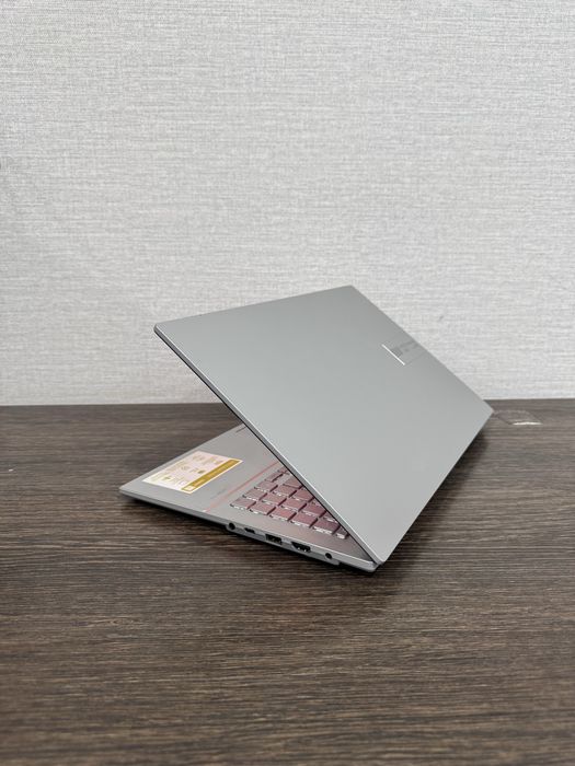 14-Го Поколения Asus VivoBook Ryzen-5 (Core i7) с 15.6 OLED Дисплеем!