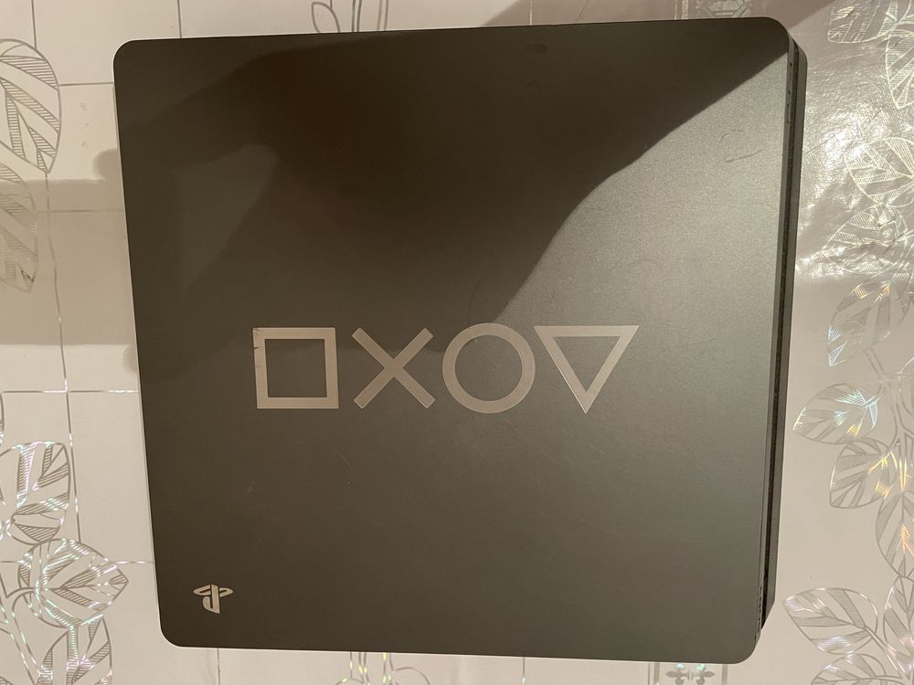 Продам PlayStation-4