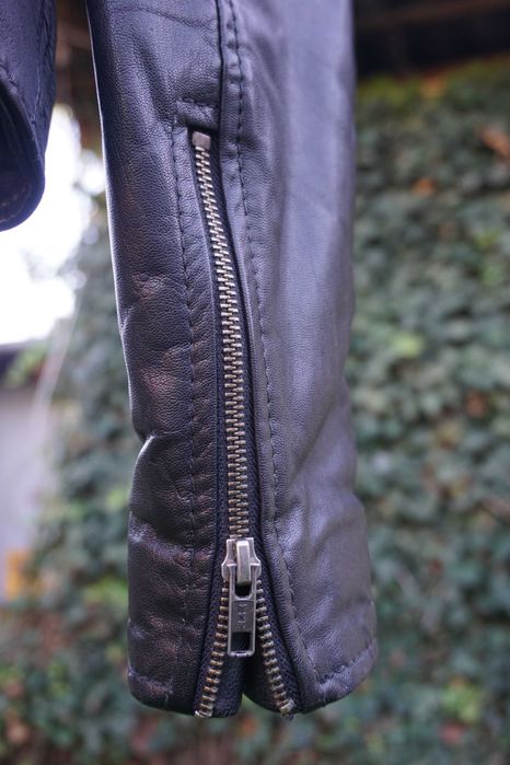 Geacă de piele naturală – calitate superioară