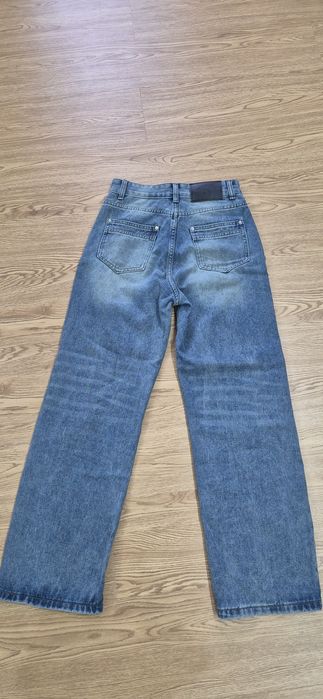 Продам женские джинсы