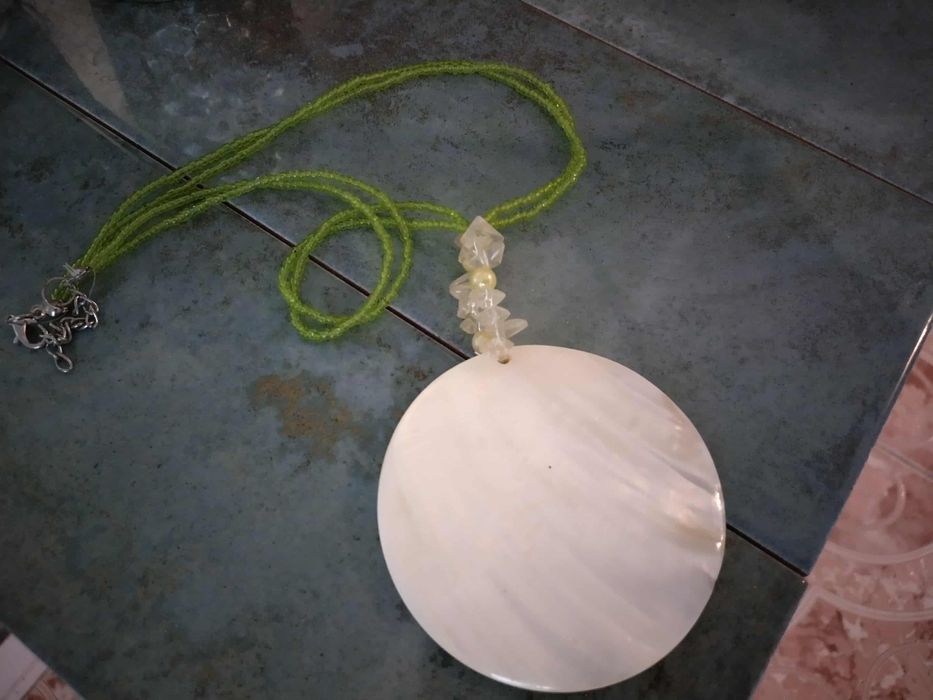 красива дамска огърлица