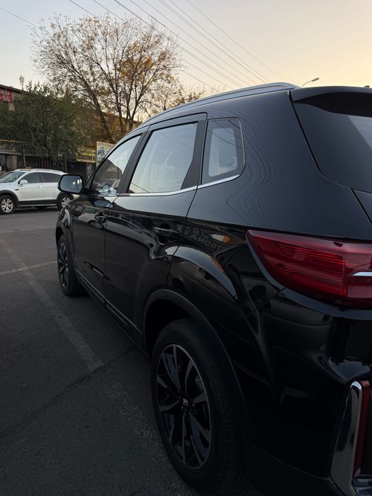 кроссовер Bestune T33