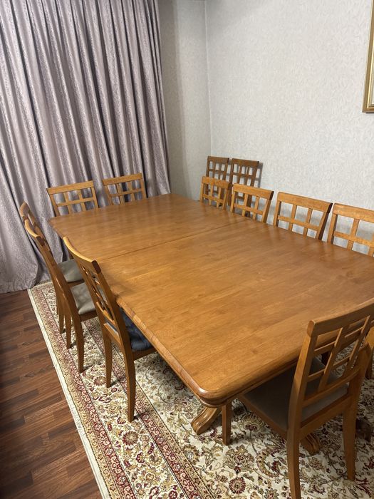 Продаю большой стол + 12 стульев (Малайзия, натуральное дерево)