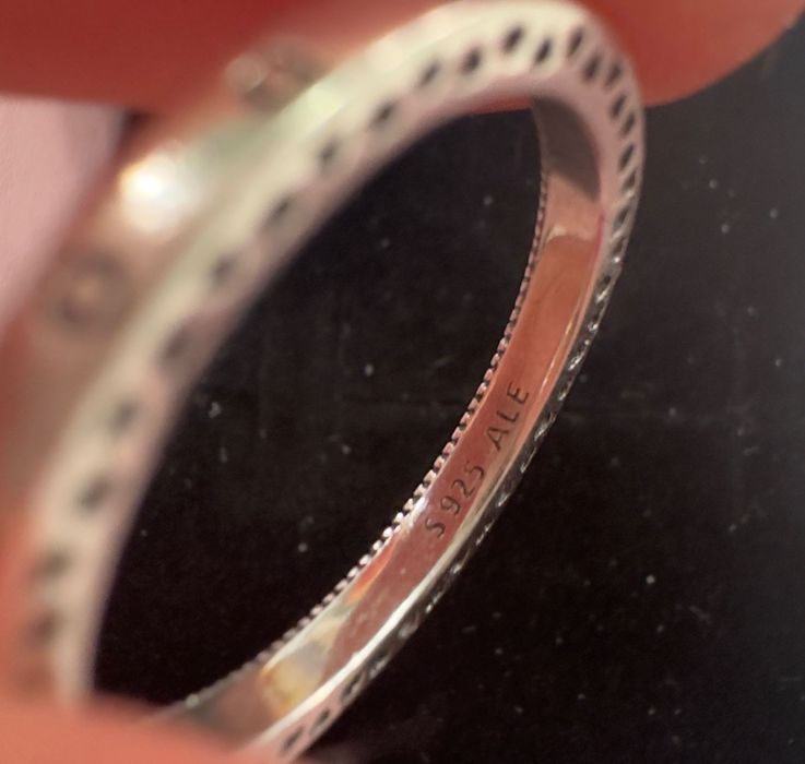 Сребърен пръстен Pandora с камъни