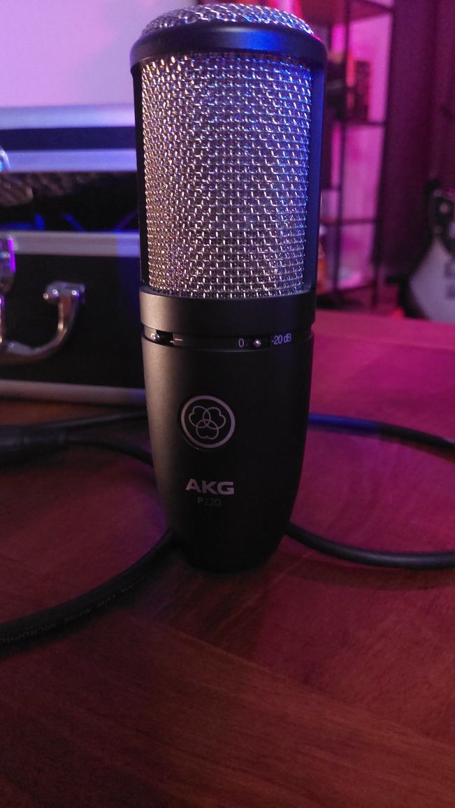 AKG P220 MKII кондензаторен микрофон с оригинален кейс