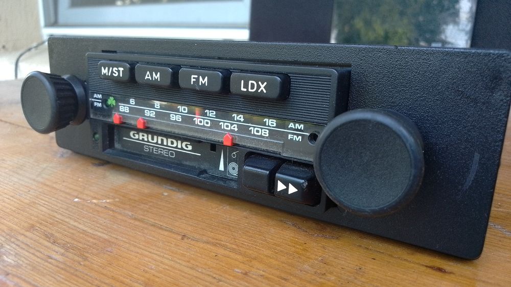 GRUNDIG radio casetofon auto Original Nou nefolosit Calitate Premium