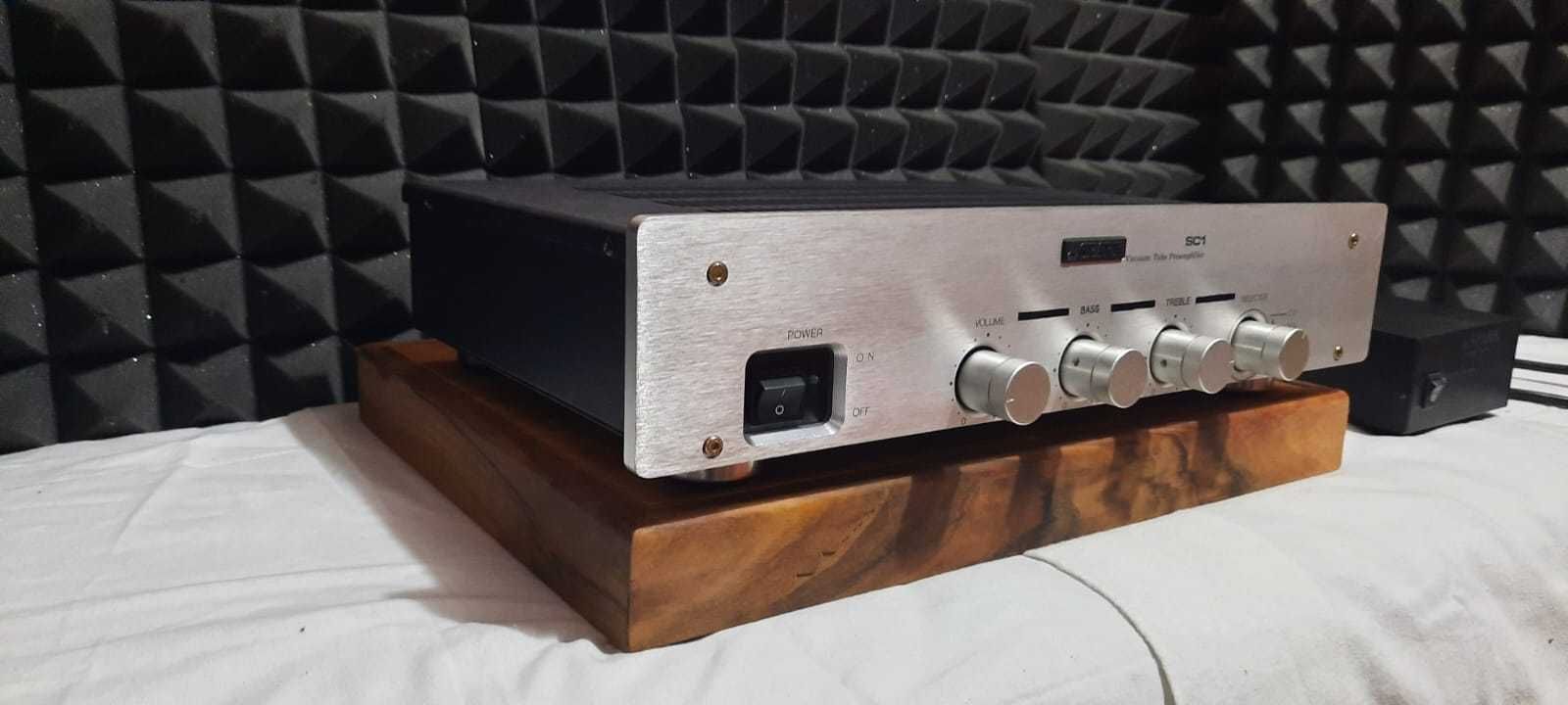 Muzica la preamplificator cu lampi SPARK SC-1 cu sursa separata