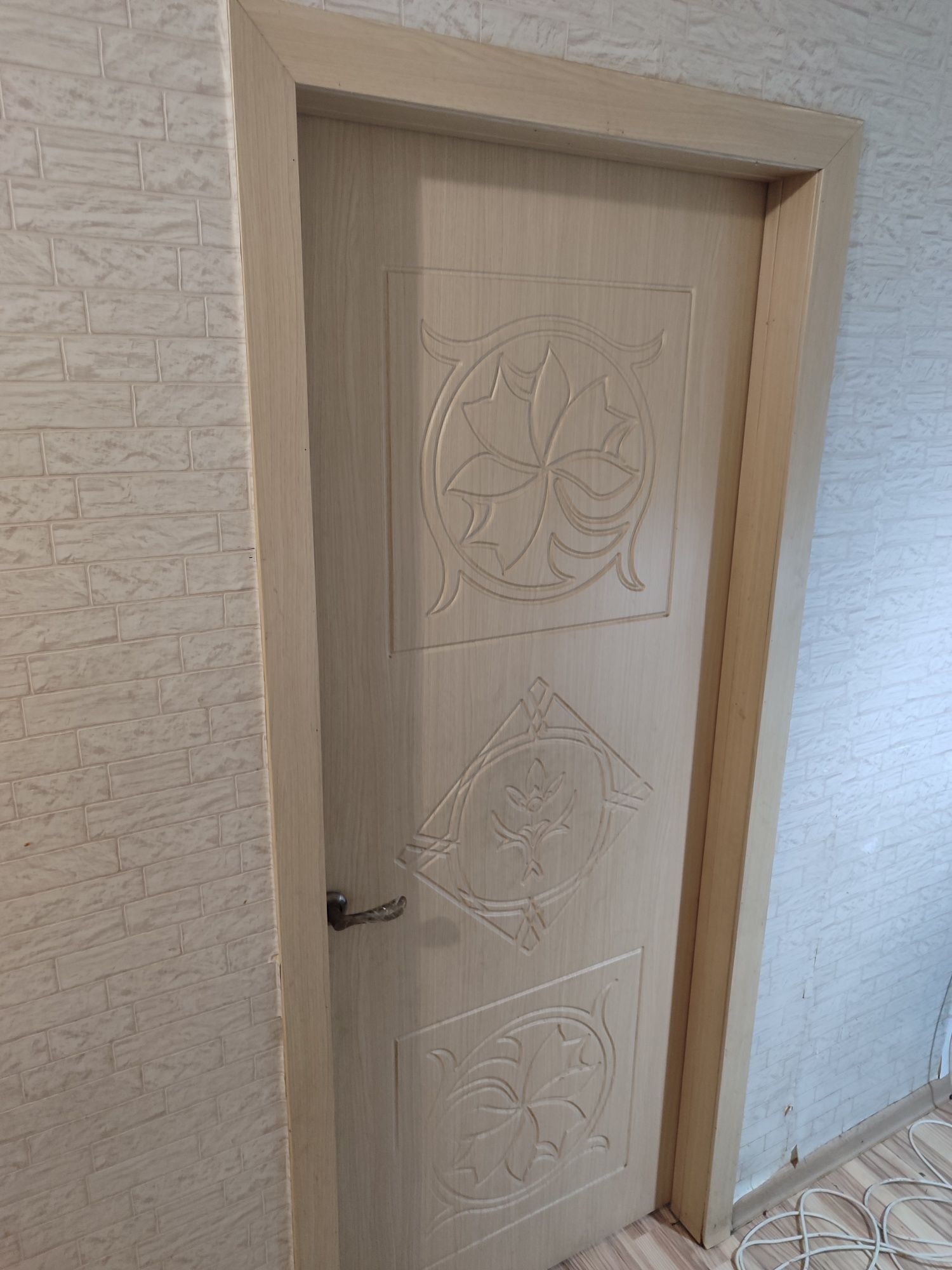 Продам двери бу 80 см 2 шт 60 см 1 шт