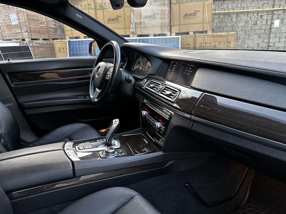 BMW F01 740i коротыш, 2012 год, пробег 127 000 км, местами крашенна