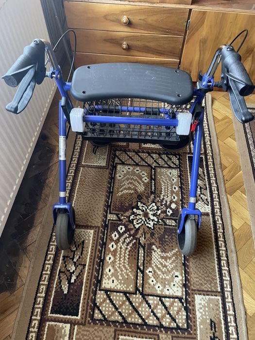 Rolator cu 4 roti sau cadru de mers cu roti