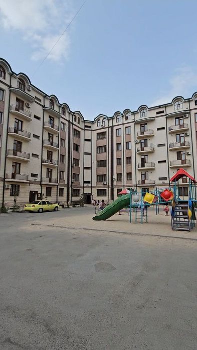 Срочно придётся квартира адрес гиафизика Аэропорт  90.кв 64.900$ торг