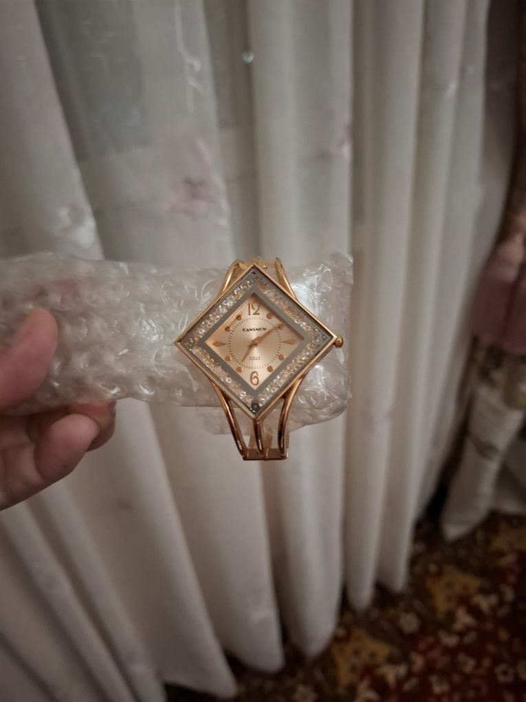 Женские часы браслет см.фото