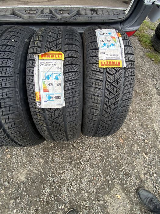 225/65/17/Pirelli scorpion winter