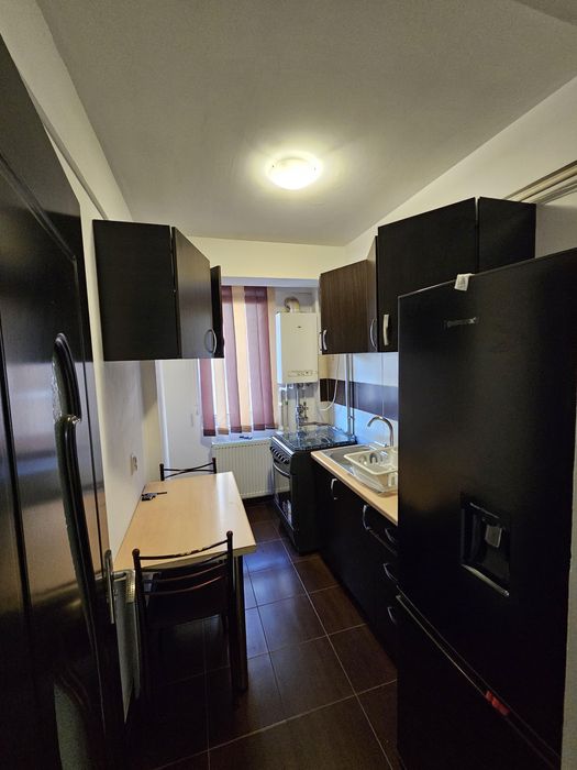 Inchiriez apartament