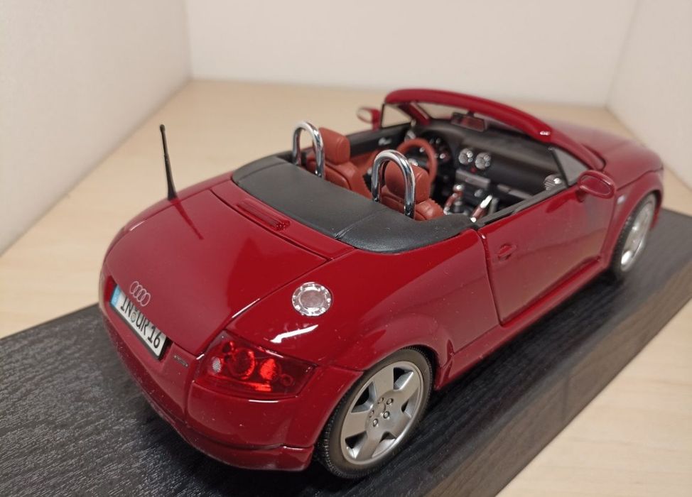 Audi TT maisto 1 18 
Scara 1:18
Maisto 

Fotografiile fac parte din de