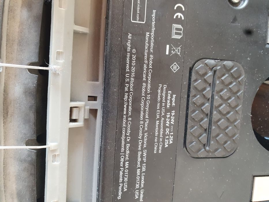 Aspirator robot irobot roomba 675 model cu Wi-Fi