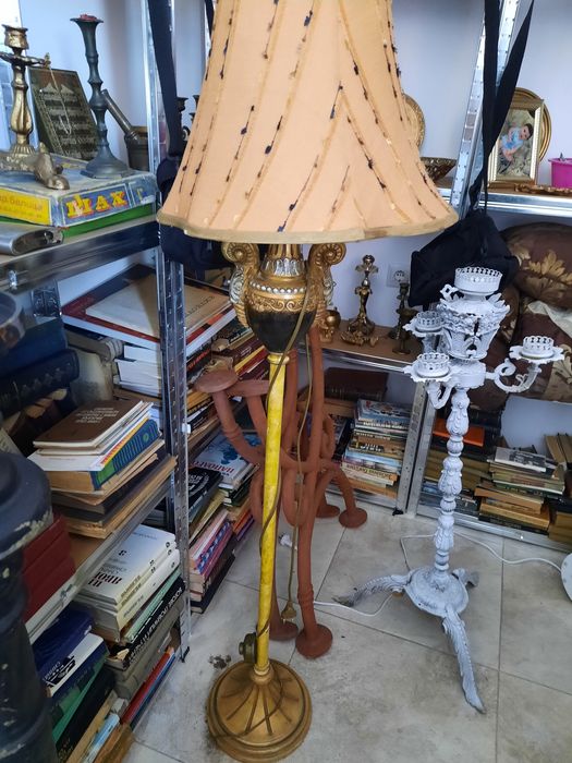 Свешник, лампион и медна картина