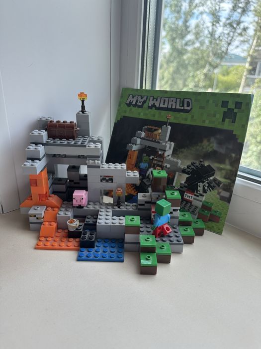 Продам лего майнкрафт пищера