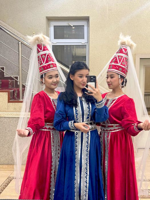 Солист костюмы сатылады көк түсте