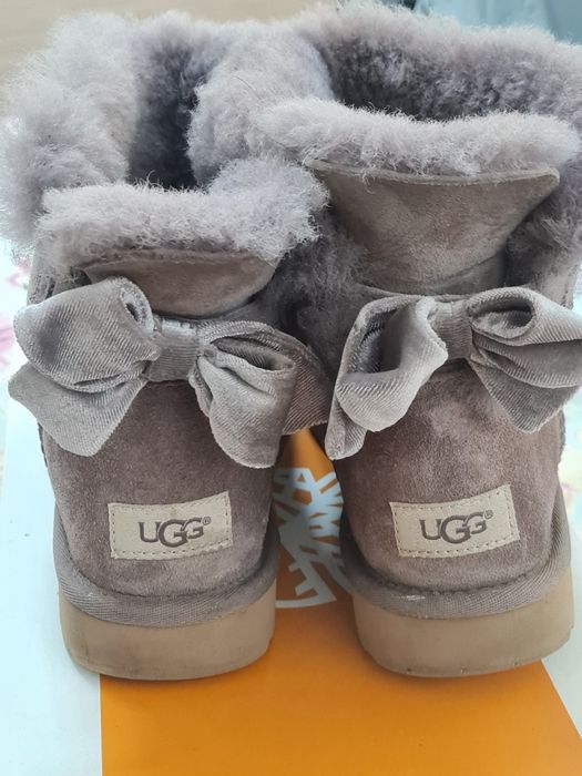 Cisme UGG nr 40 foatre buna.