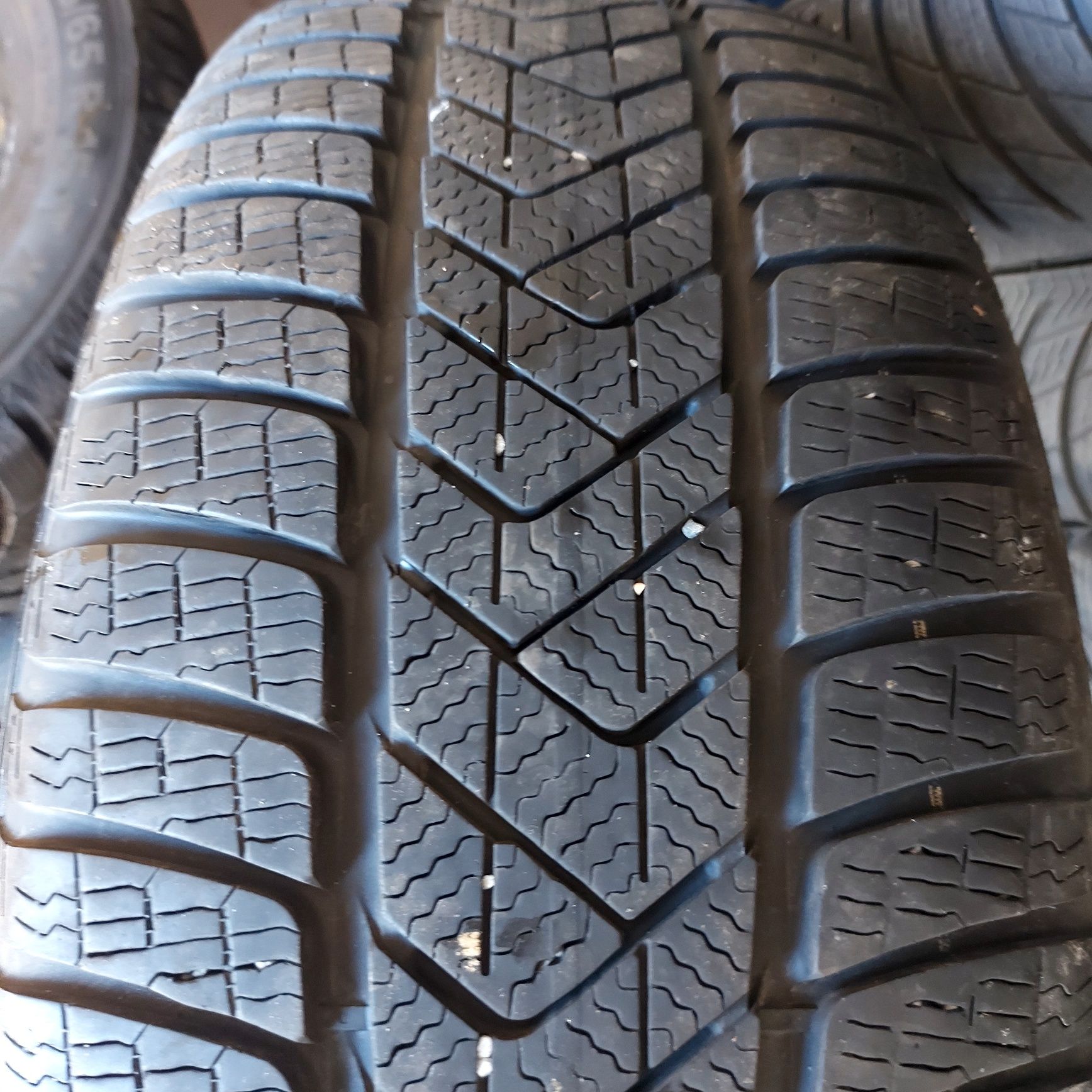 245/50/19"pirelli 1бр.гуми