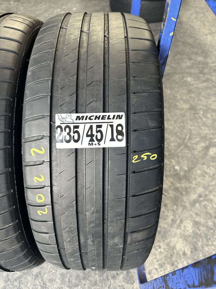 235/45/18 Michelin