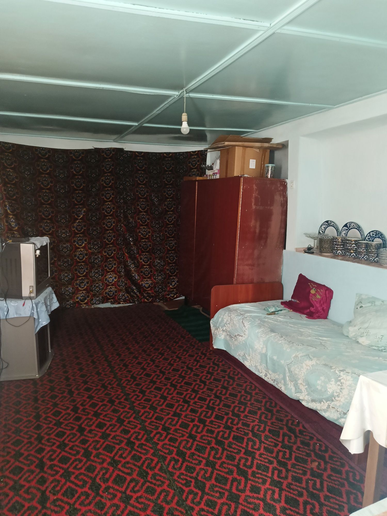 1.6 sotix 4xona Olmazor Sagbonda uy hovli sotiladi