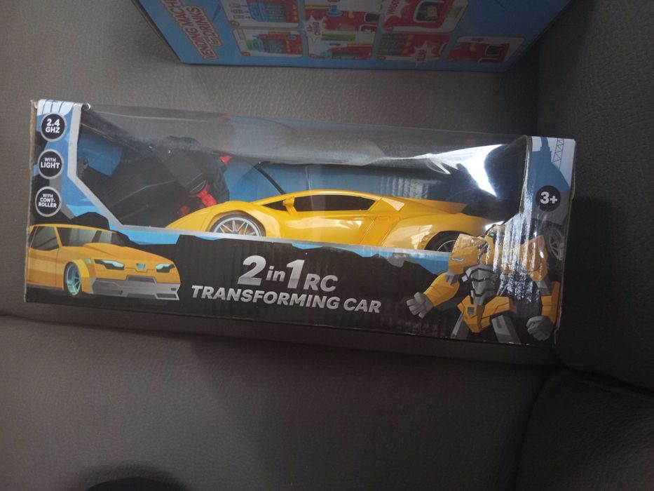 Трансформираща се кола робот