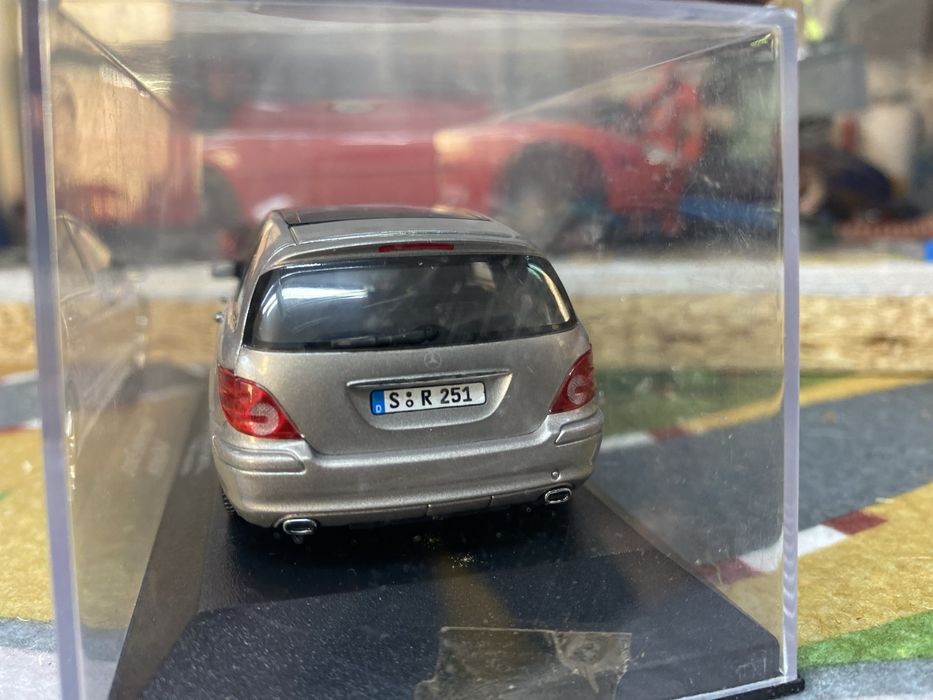 MINICHAMPS MERCEDES-BENZ R-Klasse machetă auto scara 1:43 (11cm)