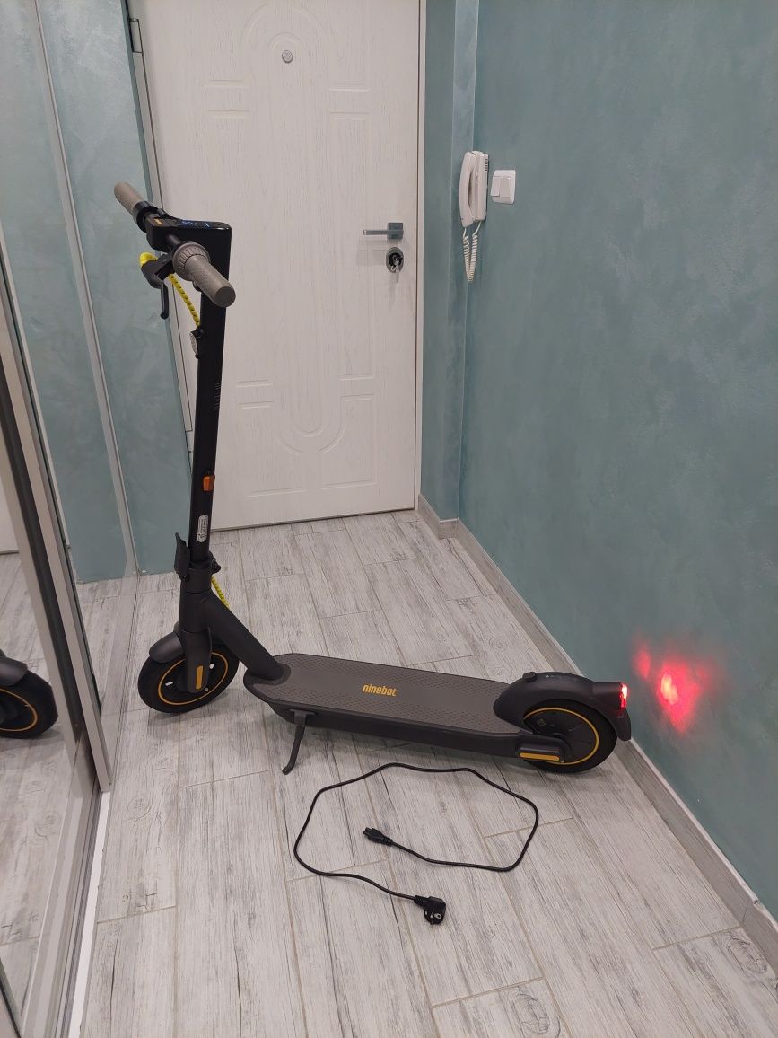 Електрическа тротинетка SEGWEY NINEBOT G30 MAX