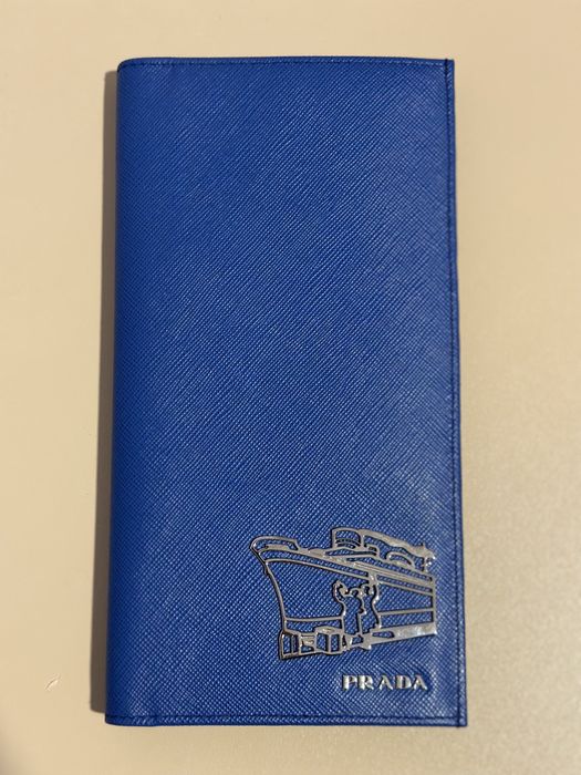 Prada NOU -Saffiano wallet de la 3000 RON la 1300 RON