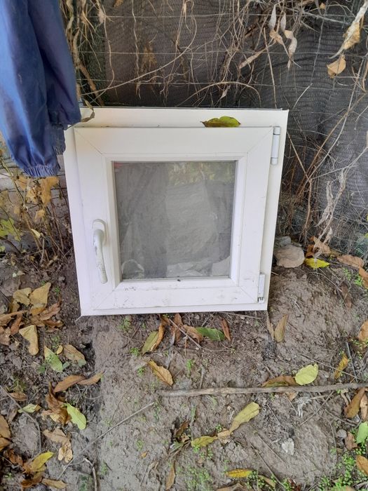 Vând geam termopan baie 120 lei fix