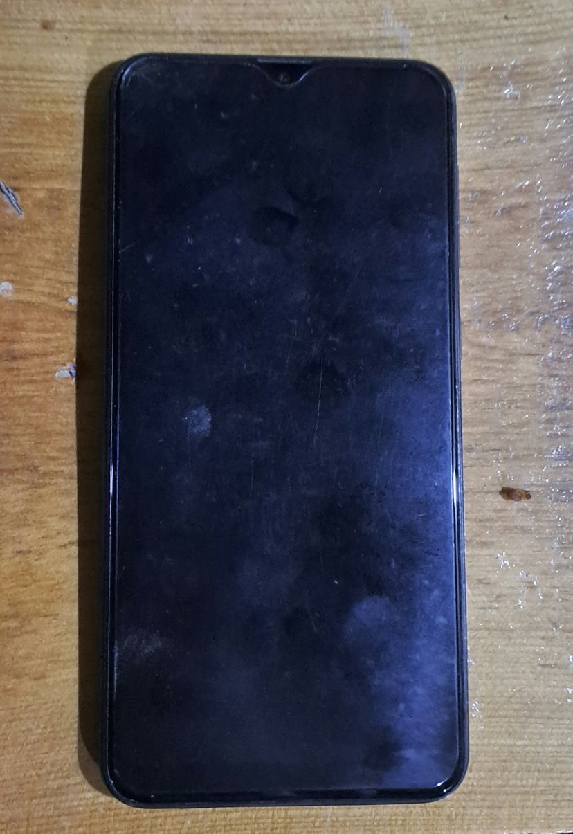 SAMSUNG  A 10  sotiladi.