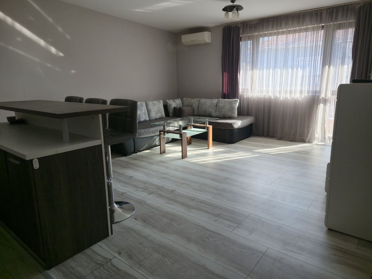 Дава се под наем Тристаен апартамент в Асеновград - 97 кв.м за 357 € - Снимка #2