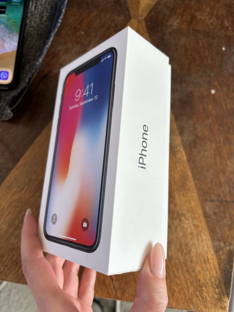 Iphone X 128gb черен!