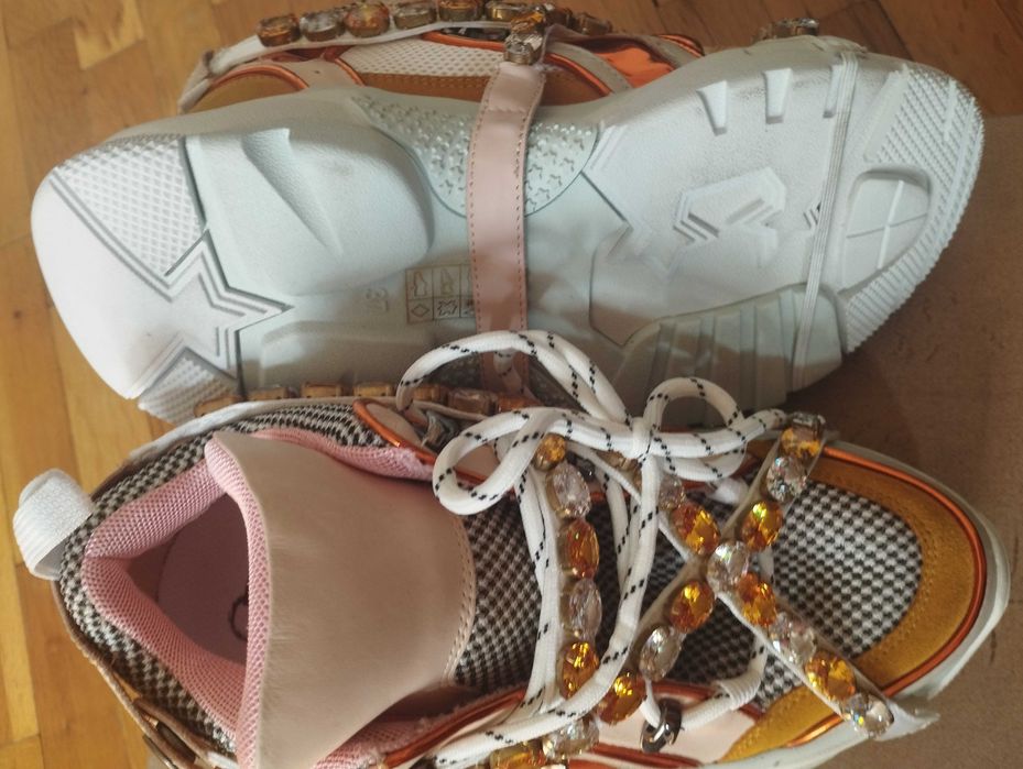 Маратонки с камъни по модел на Gucci