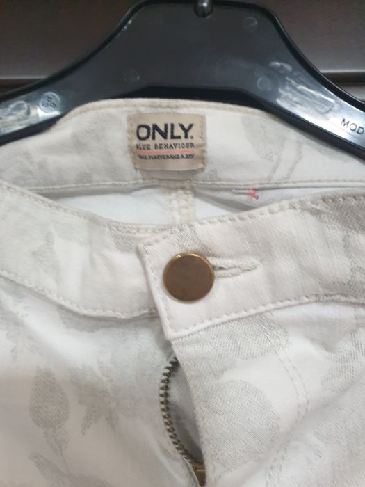 Blugi diferite mărci și modele