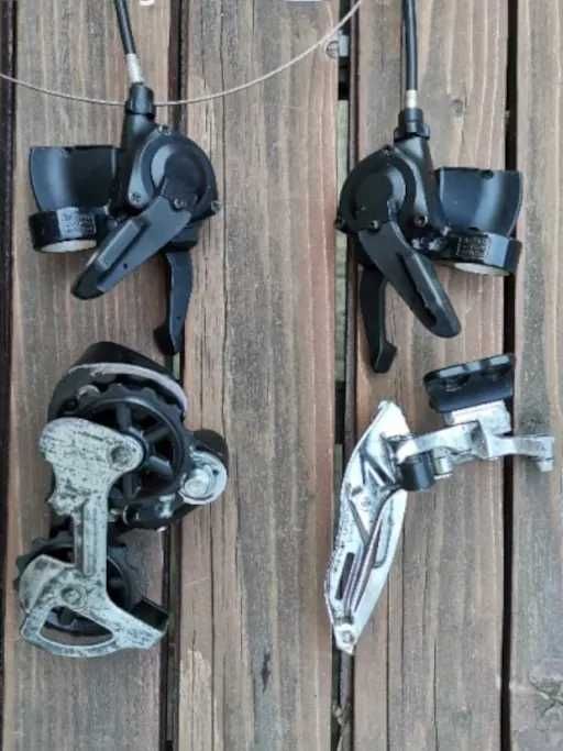 Велочасти - скорости: команди, преден и заден дерайльор  Shimano 3x8
