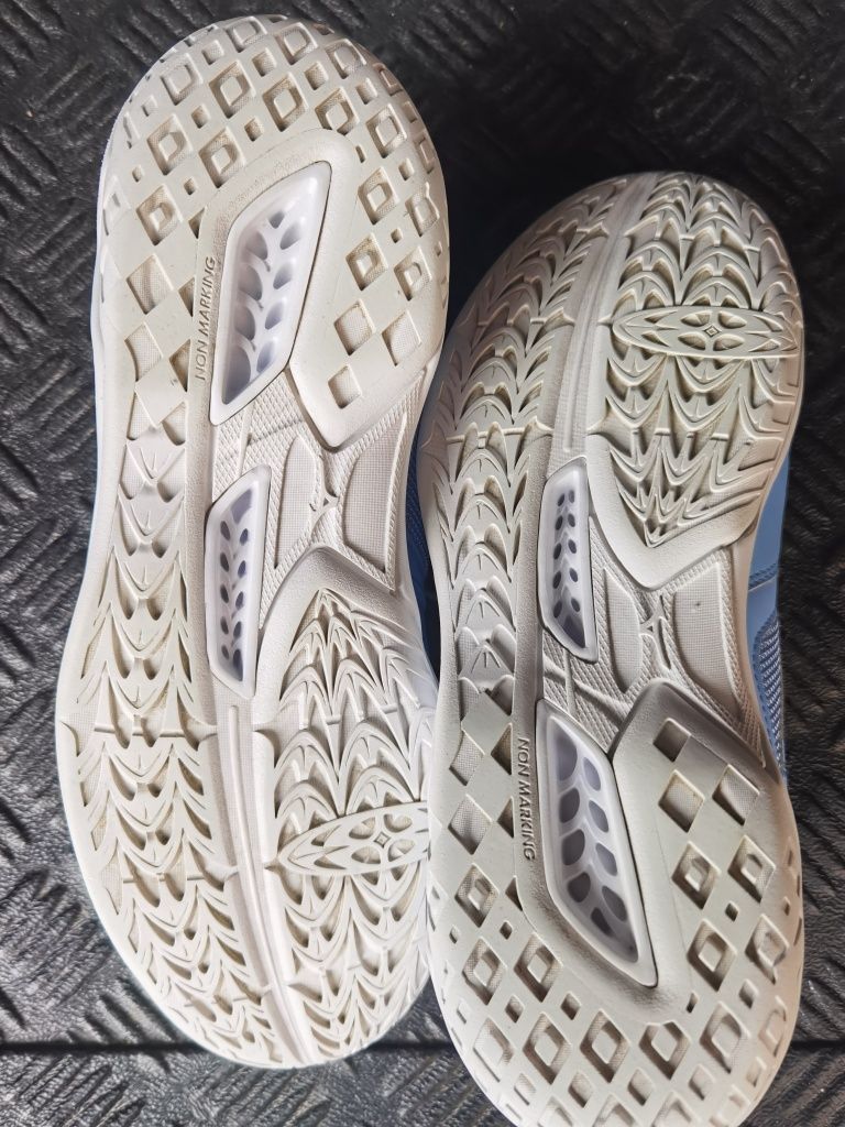 Маратонки  Mizuno 42, Adidas 42