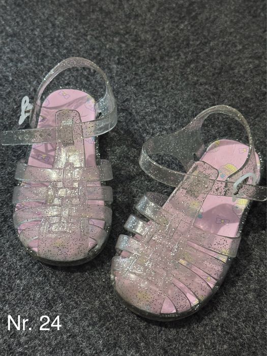 Papuci şi sandale pt. fetițe - diverse mărimi