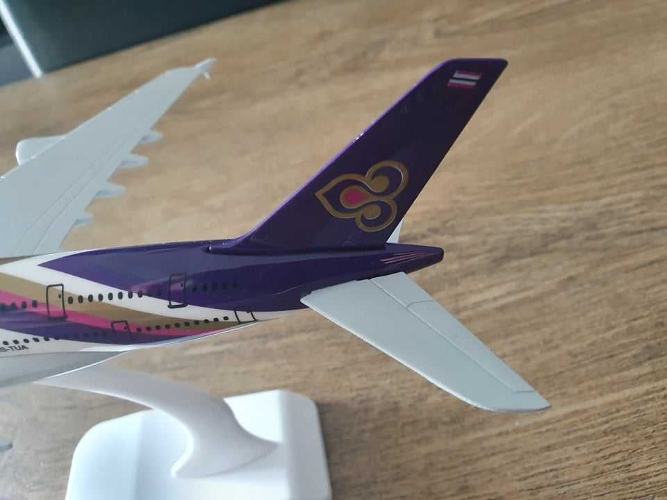 Macheta metalica de avion Thai Airways (marime medium)| Decoratie